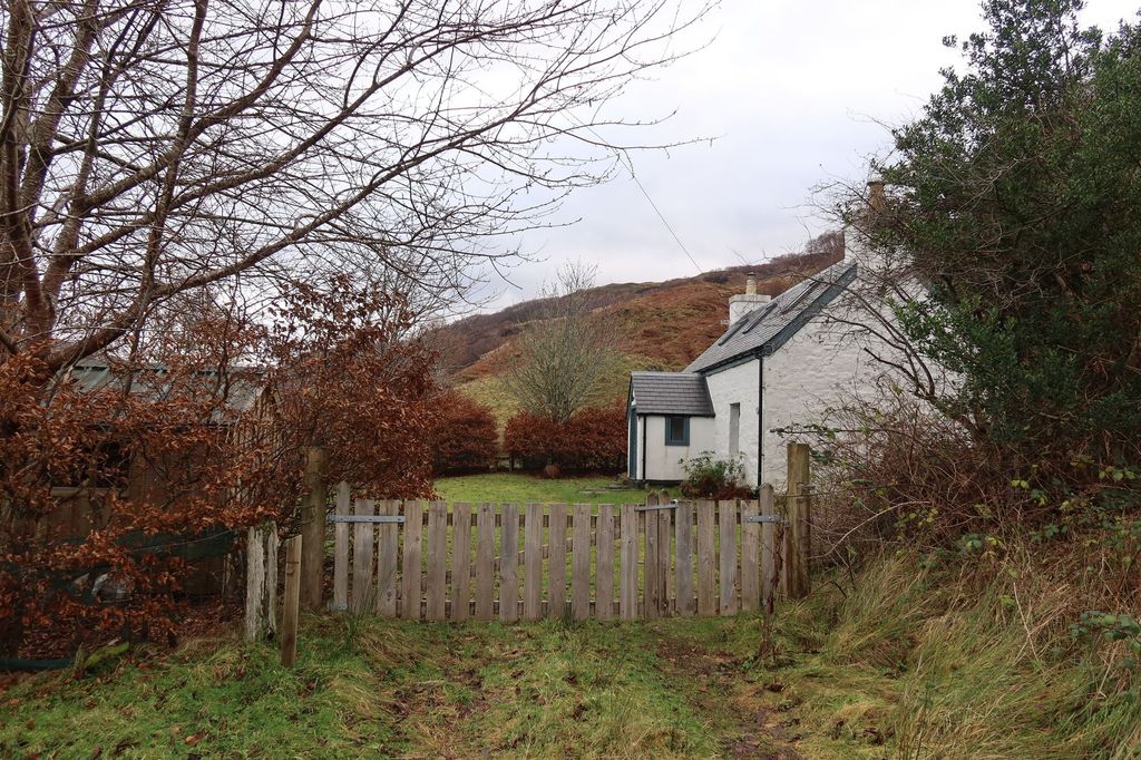 Property photo 3 of 44