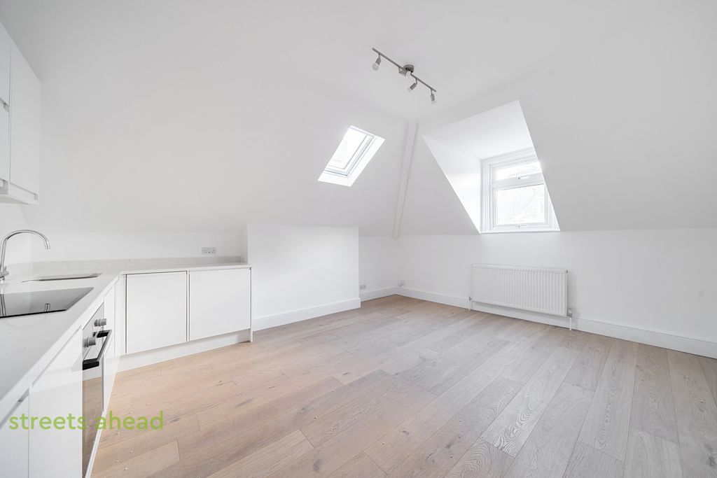 Property photo 2 of 14 35F7d237-E9B9-4ee...