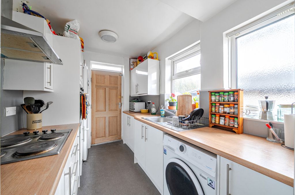 Property photo 3 of 18 Kitchen