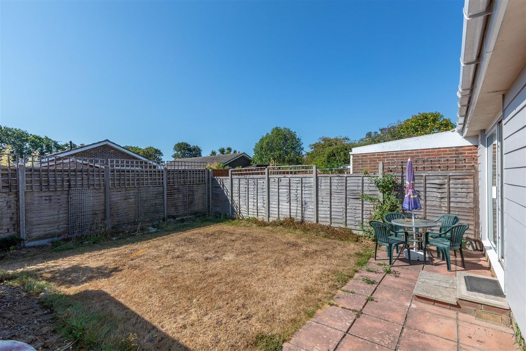 Property photo 3 of 12 Garden