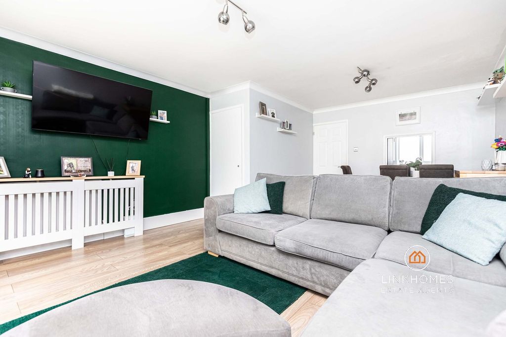 Property photo 3 of 26