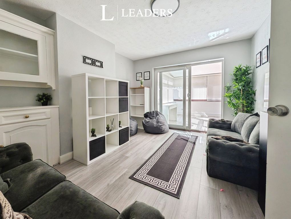 Property photo 3 of 17 Pbox-Img.Jpg