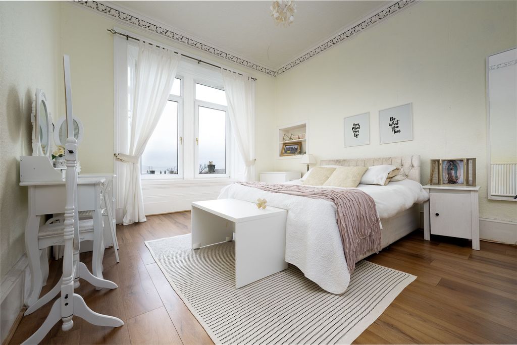 Property photo 3 of 35