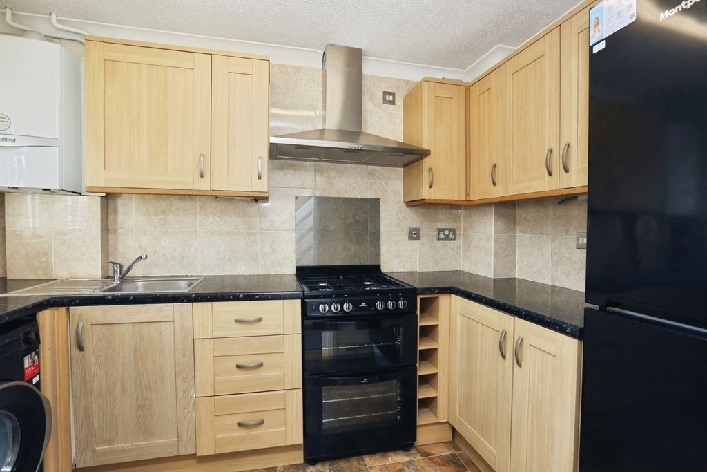 Property photo 2 of 16 Kitchen
