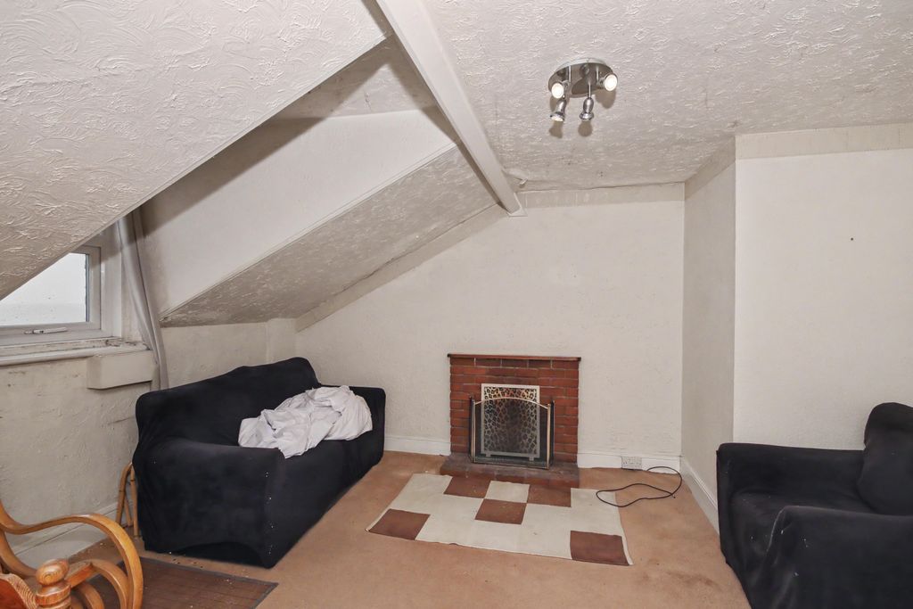 Property photo 3 of 14 Flat 5, 5 Kirkley Cliff, Lowestoft, Suffolk, Nr33 0By