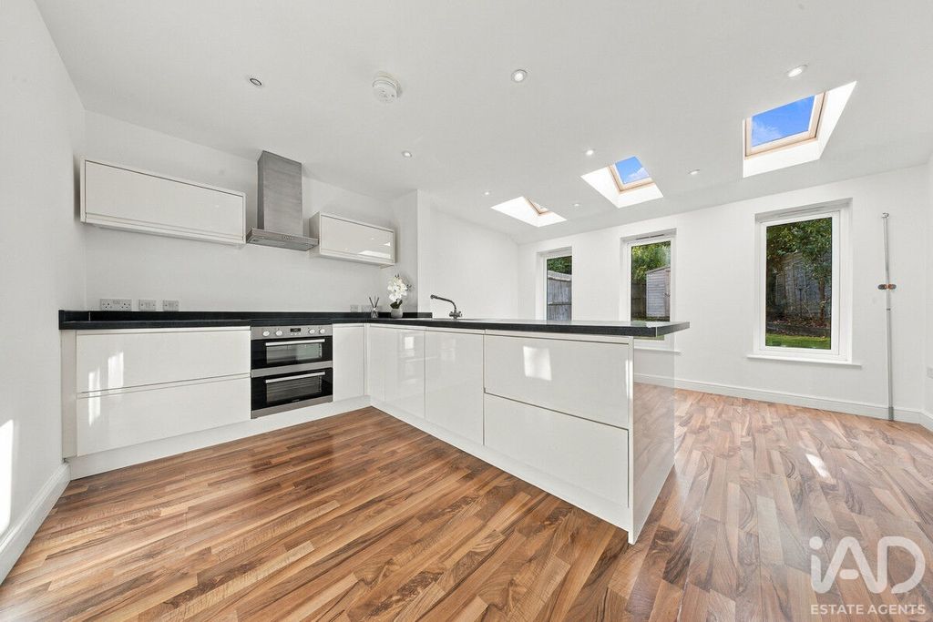Property photo 3 of 45