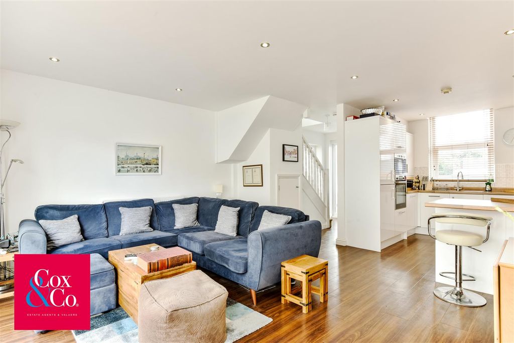 Property photo 3 of 16 81M_4164.Jpg