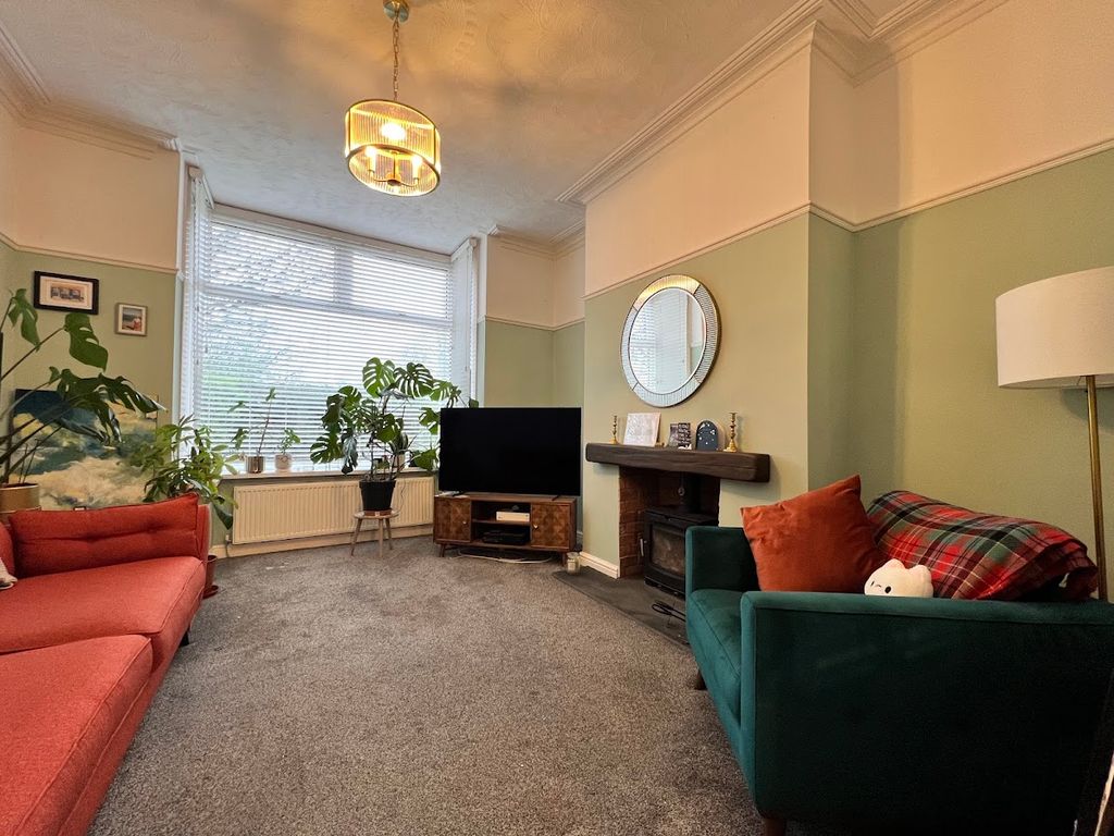 Property photo 2 of 12 Lounge