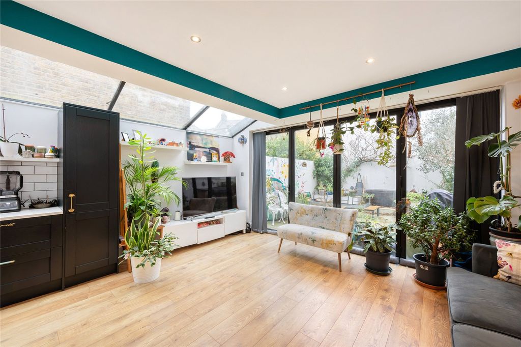 Property photo 3 of 8 Picture No. 23