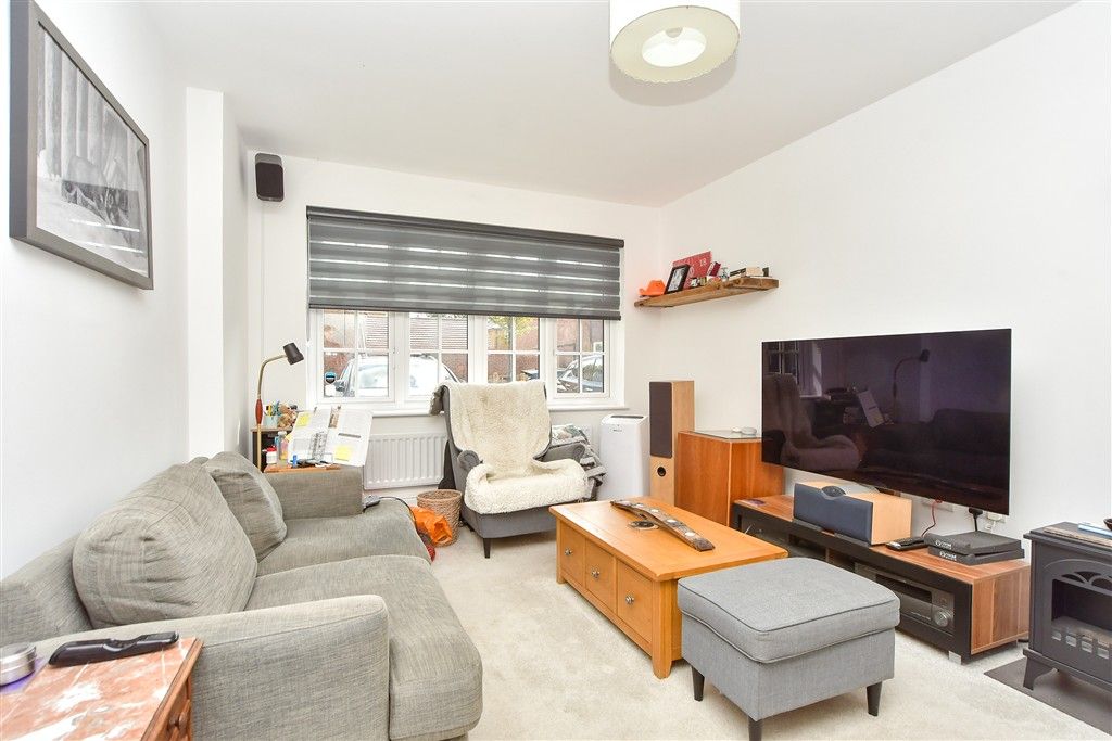 Property photo 3 of 7 Lounge