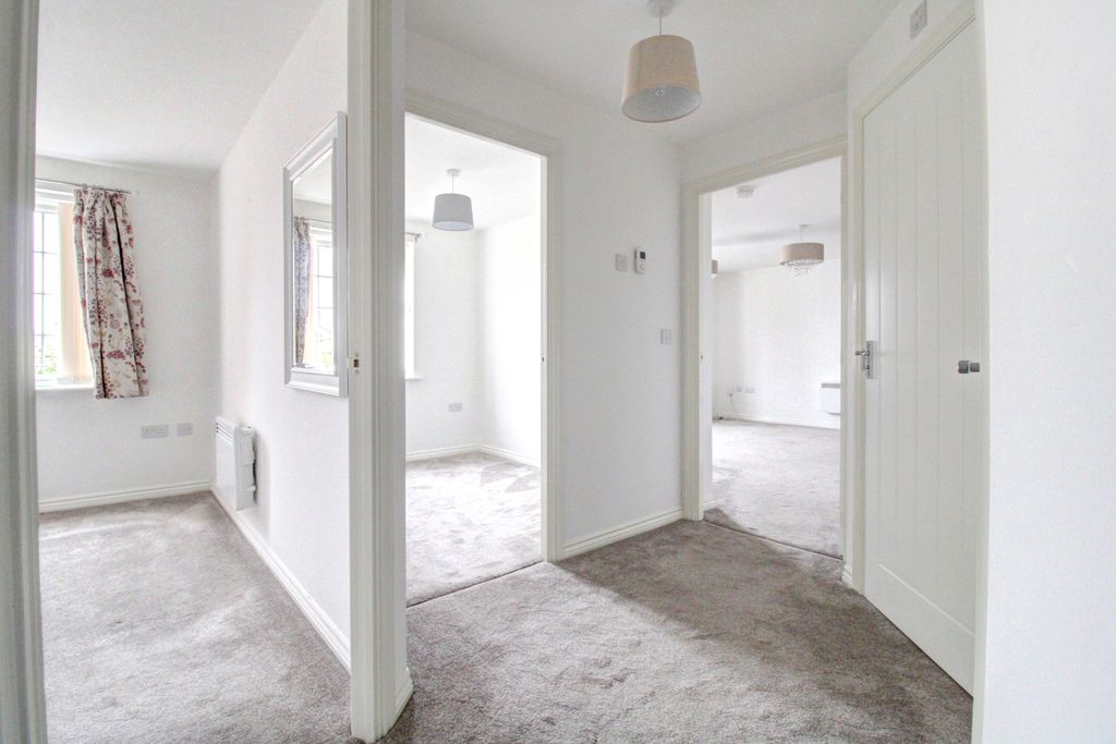 Property photo 3 of 8 Hallway