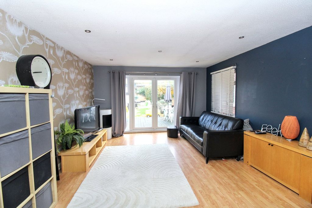 Property photo 3 of 41 Lounge