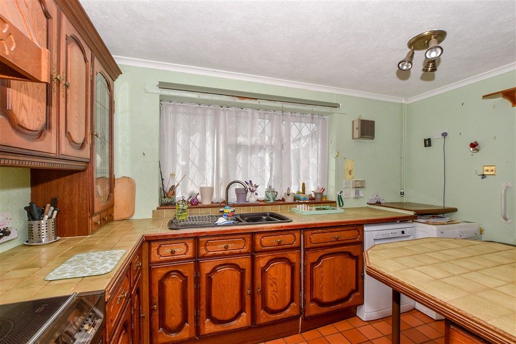 Property photo 3 of 17 Kitchen/Breakfast Room