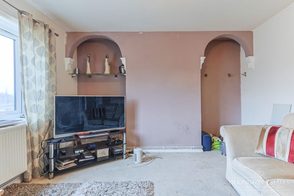 Property photo 3 of 10 4811872