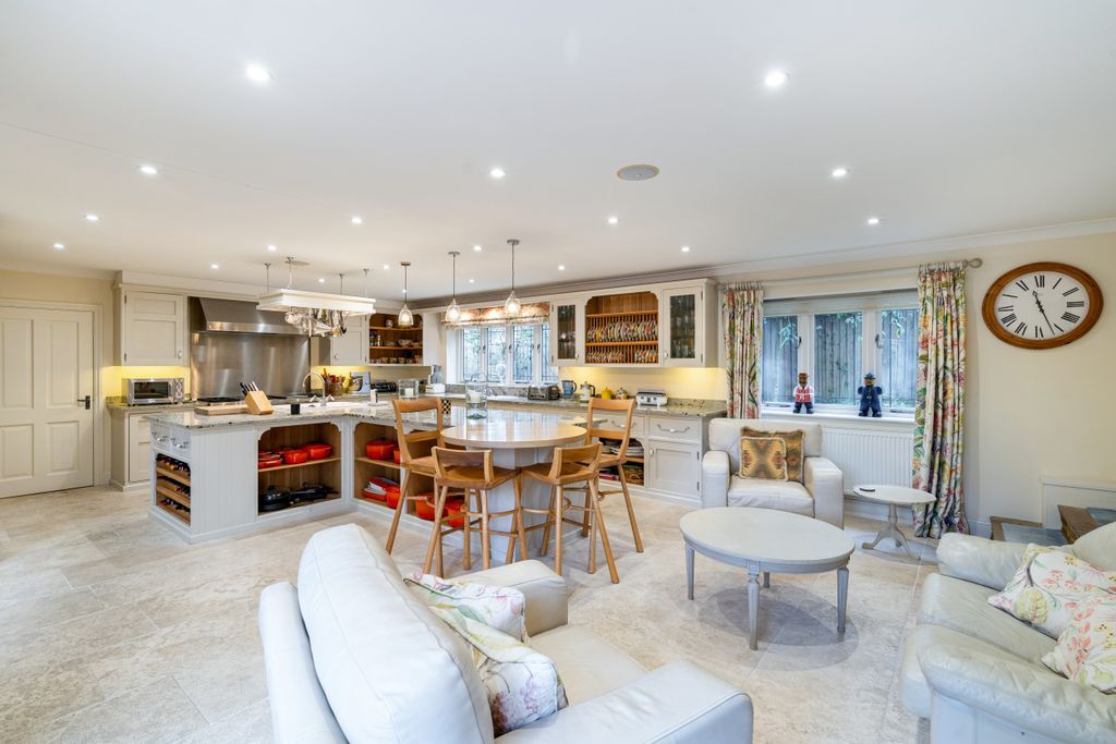 Property photo 3 of 20