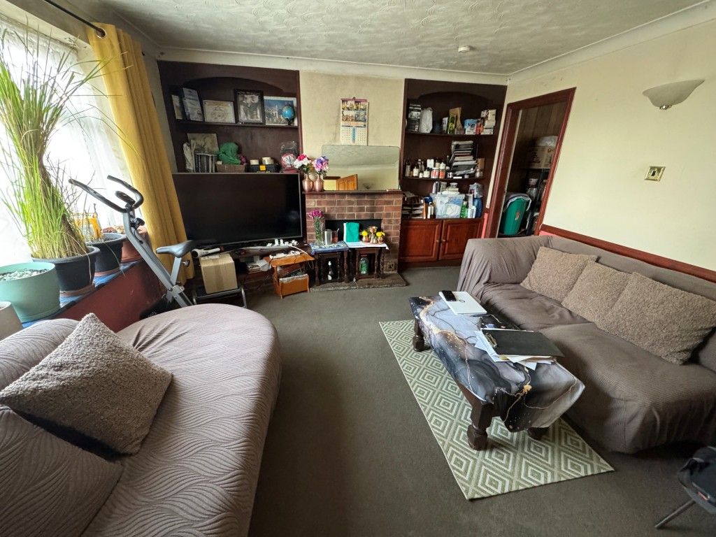 Property photo 2 of 11 Living Room
