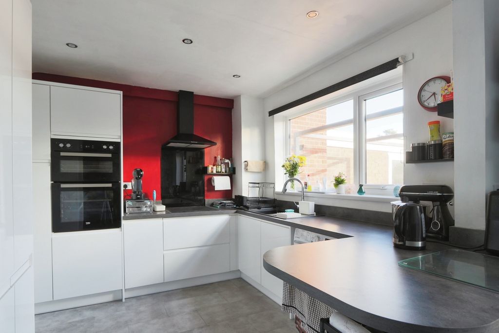 Property photo 3 of 21 3825127