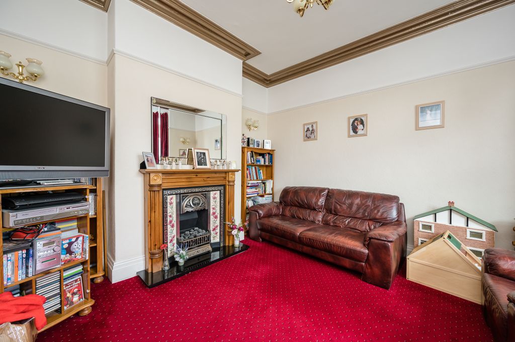 Property photo 2 of 18