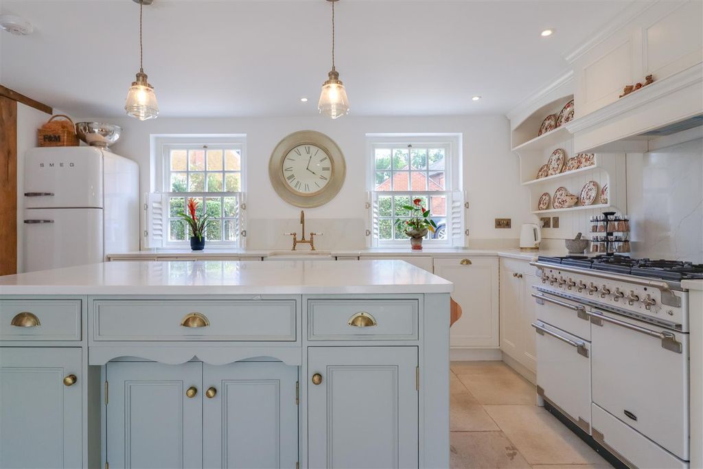 Property photo 3 of 71 Kitchen