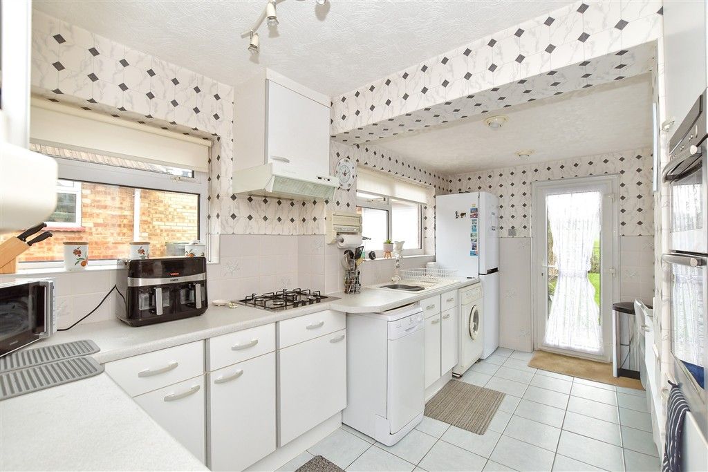 Property photo 3 of 12 Kitchen