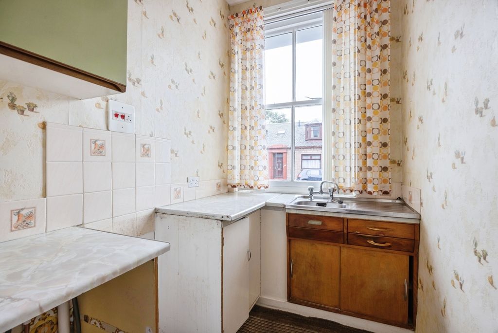 Property photo 3 of 20 Kitchen