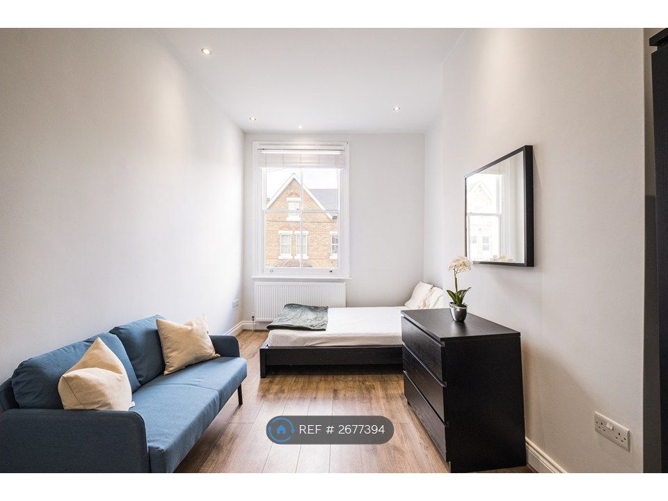 Property photo 3 of 9 Master Bedroom Pic 1