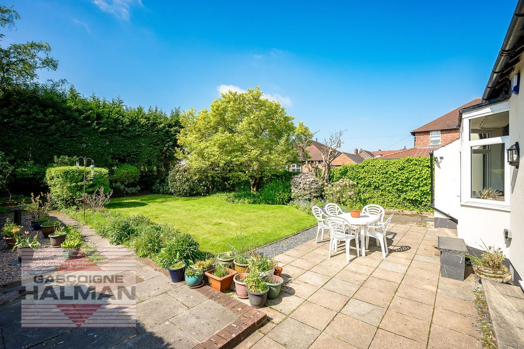 Property photo 2 of 31