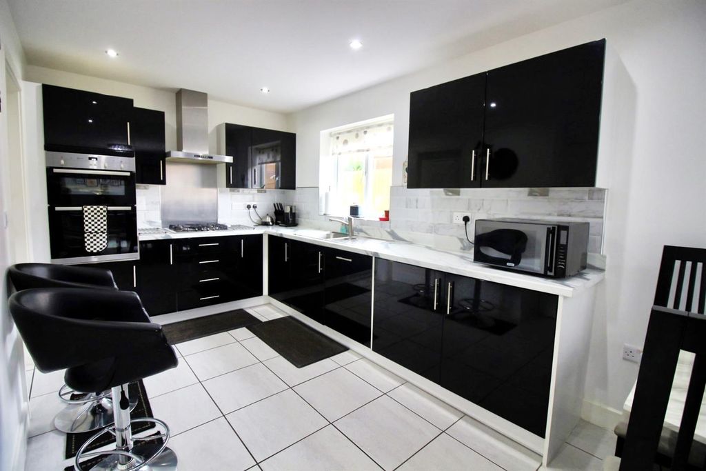 Property photo 2 of 16 4 - Kitchen.Jpg