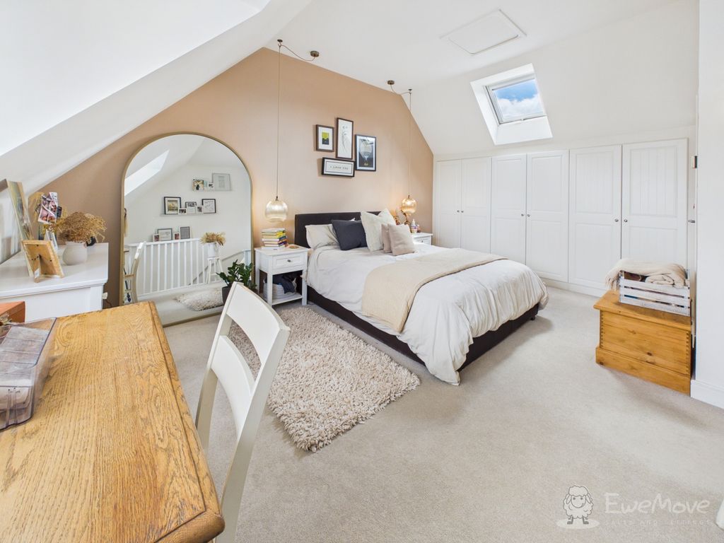 Property photo 3 of 17 Principal Bedroom