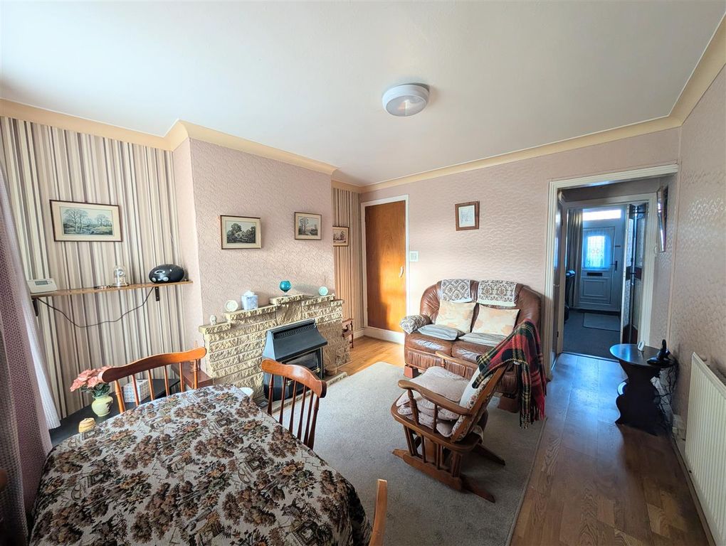 Property photo 3 of 10 Dining Room