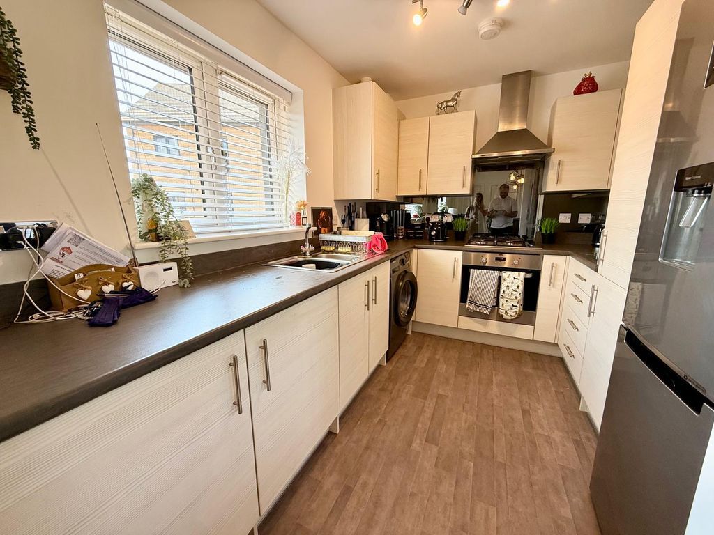 Property photo 2 of 14 Kitchen