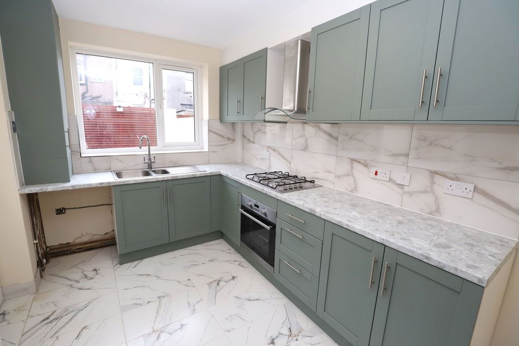 Property photo 2 of 26