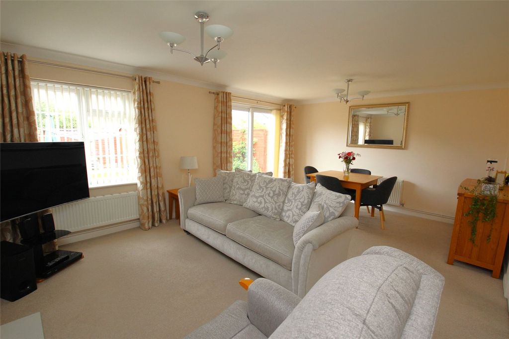 Property photo 2 of 18 Picture No. 17