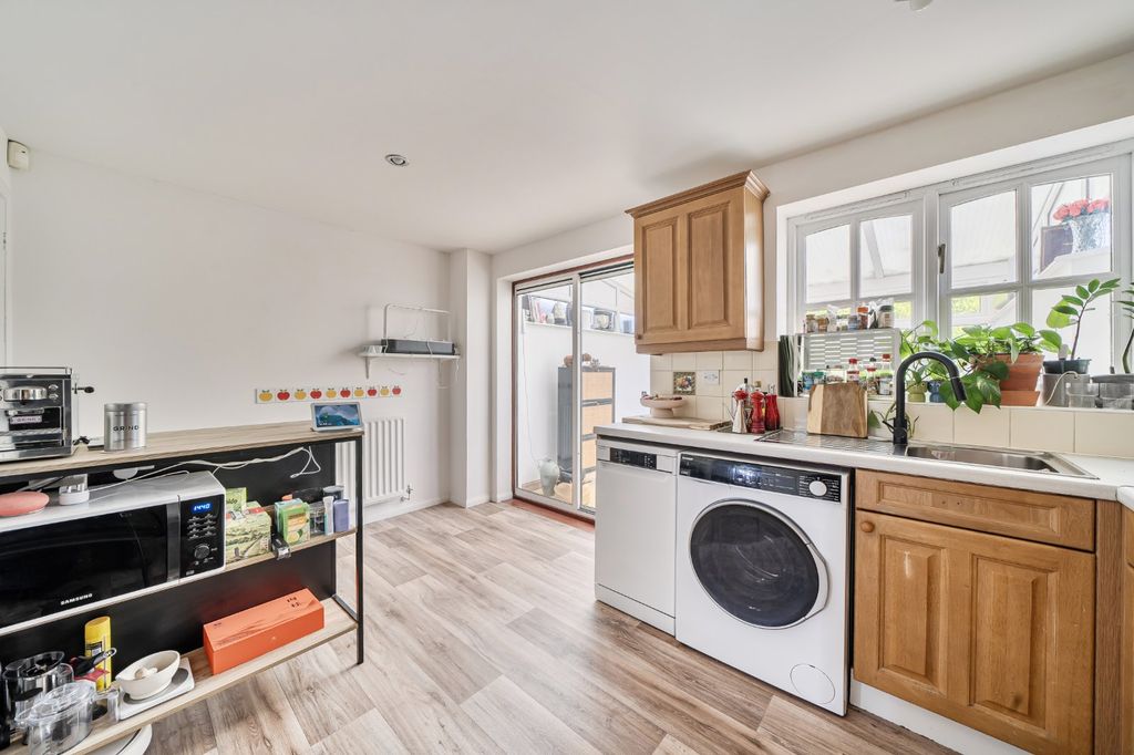 Property photo 3 of 16 Kitchen