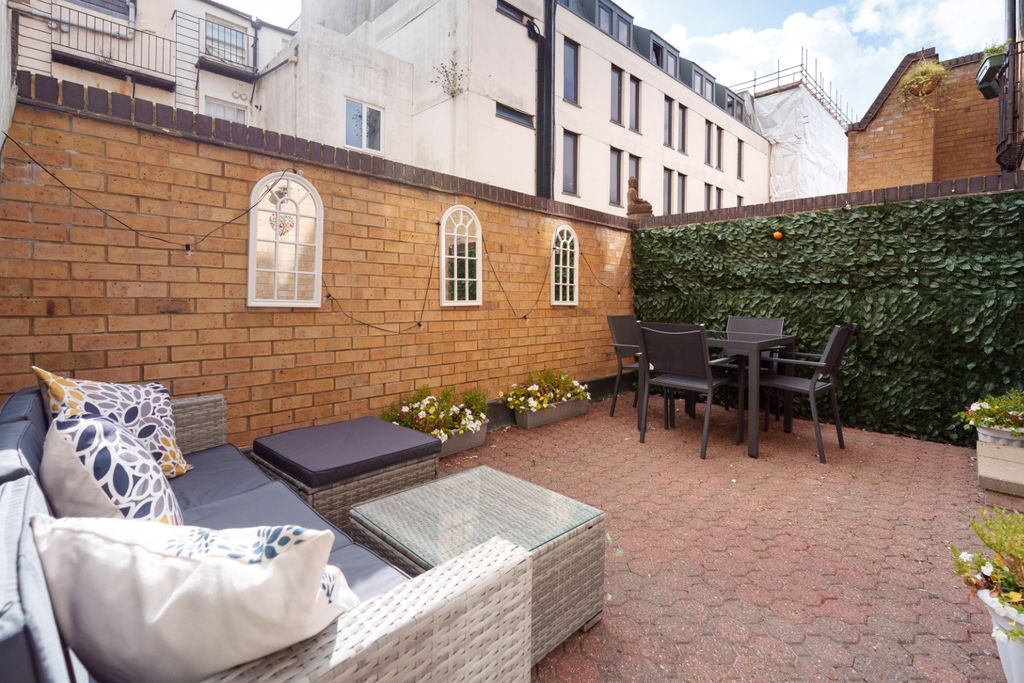 Property photo 2 of 25 4477404