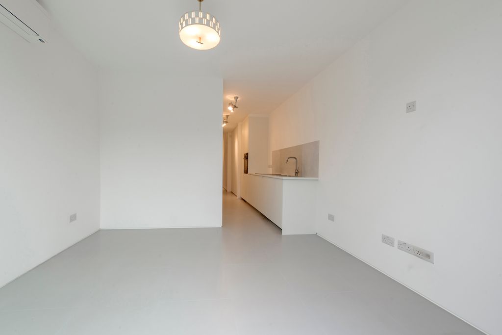 Property photo 3 of 9 Gf@4 Balliol Road-7867 (1).Jpg