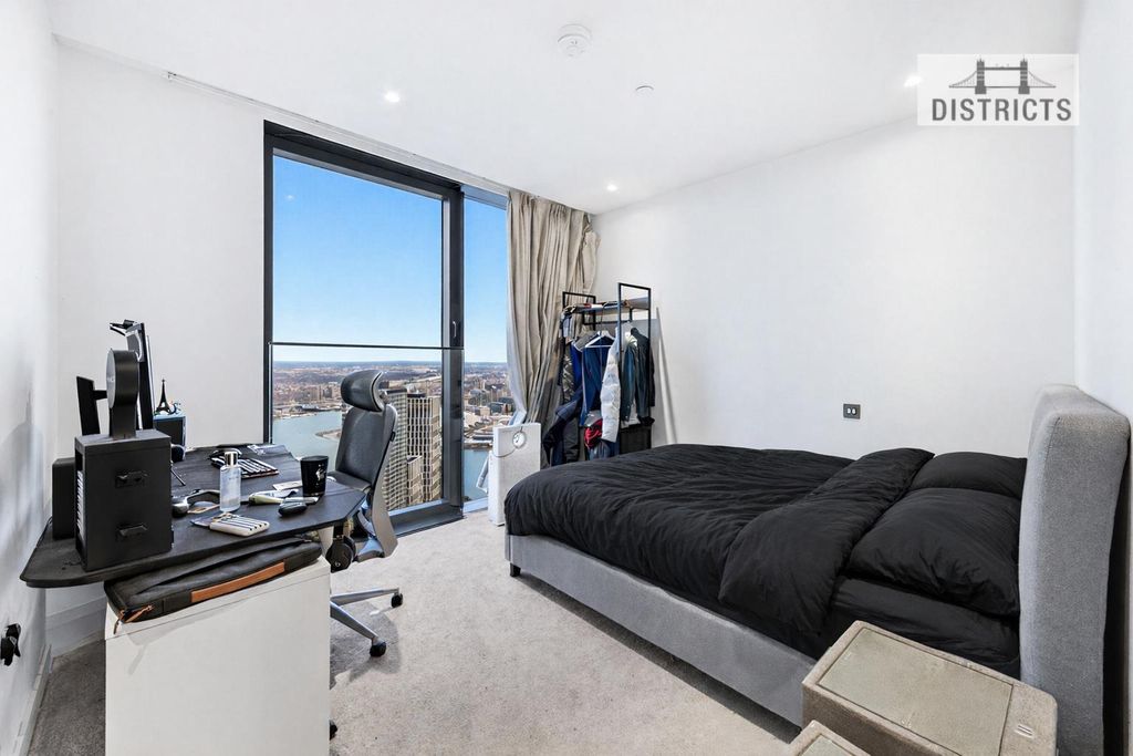 Property photo 3 of 11 Bed Dressed.Png