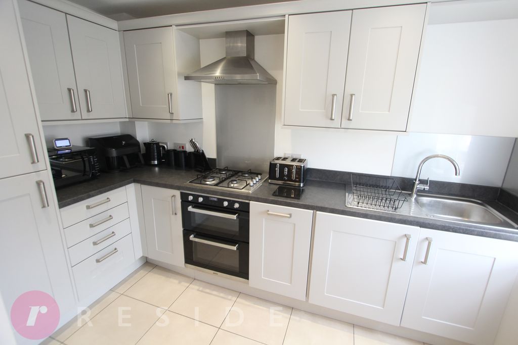 Property photo 3 of 16 Kitchen