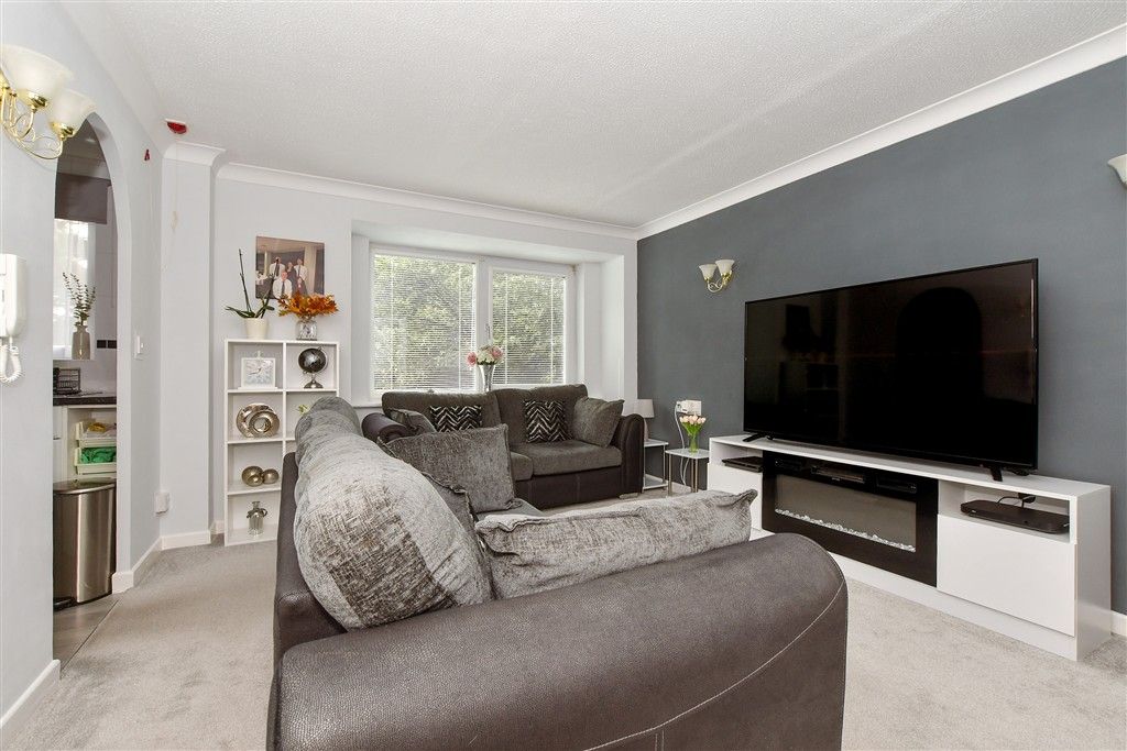 Property photo 1 of 9 Lounge
