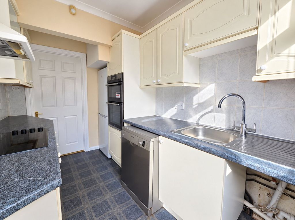 Property photo 3 of 7 Kitchen