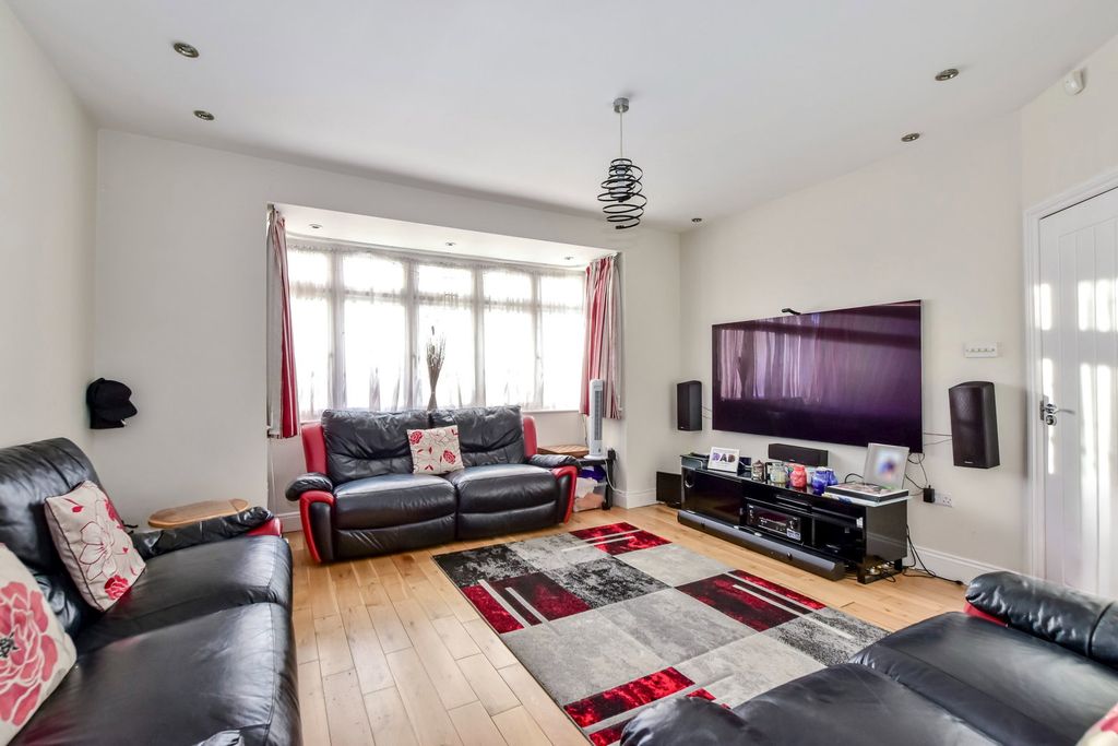 Property photo 2 of 11