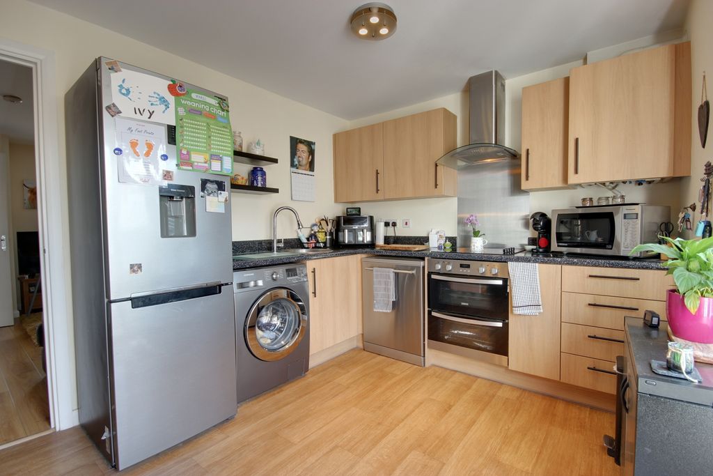 Property photo 3 of 15 1 Kit Din C