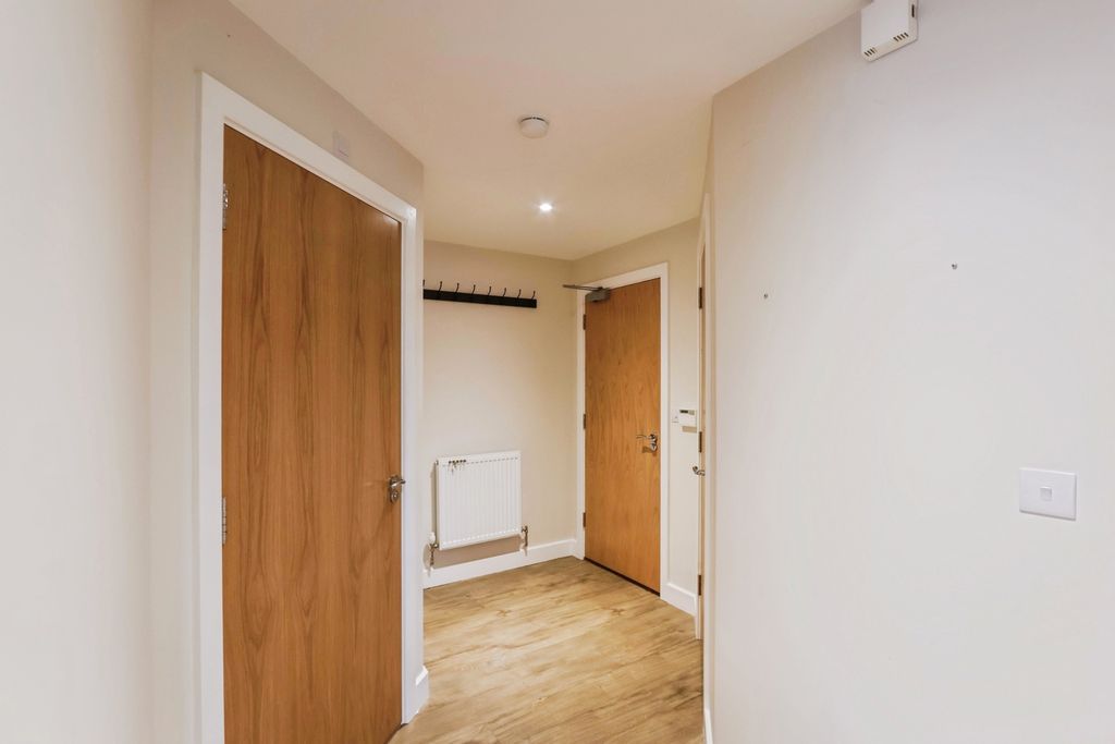 Property photo 3 of 20 Entrance Hall