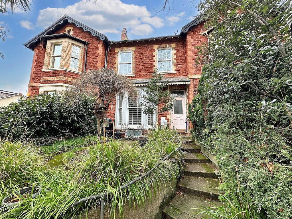 Property photo 2 of 20