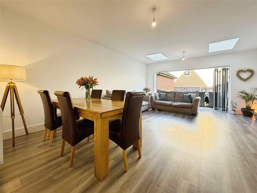 Property photo 2 of 22 Picture No. 12