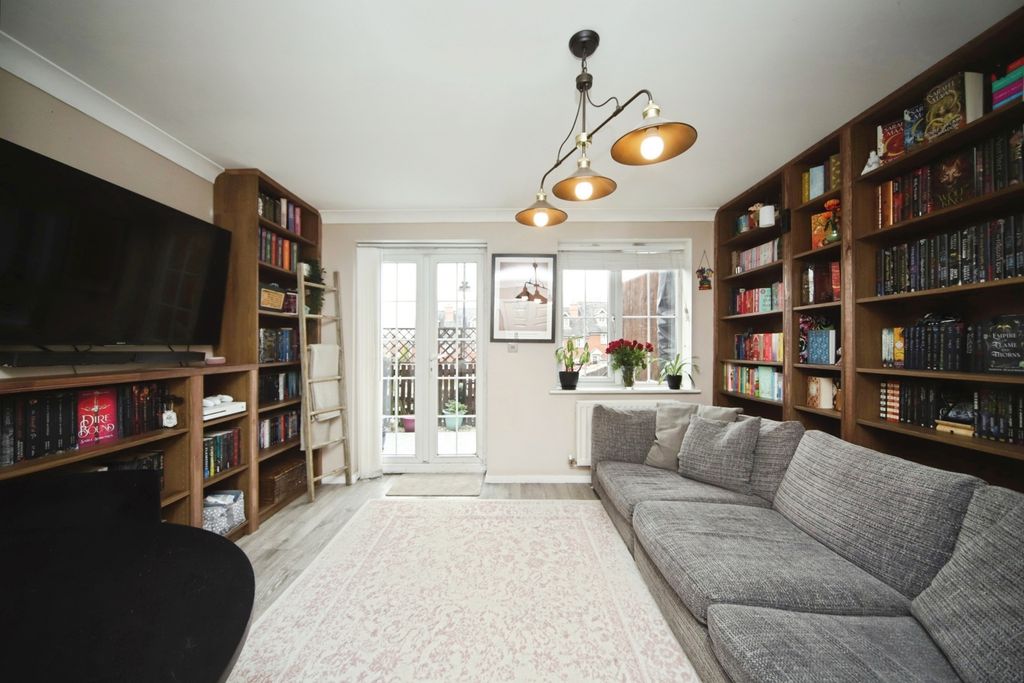 Property photo 3 of 17 Pbox-Img.Jpg