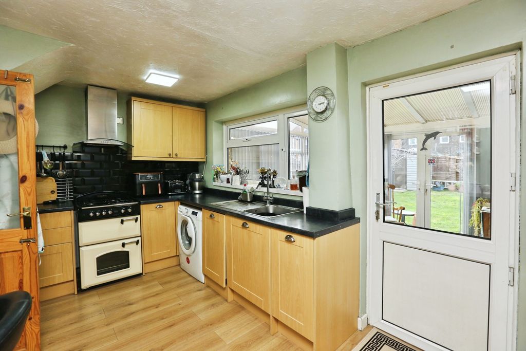 Property photo 3 of 20