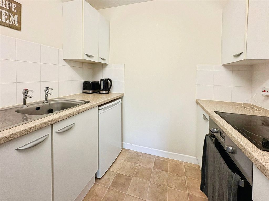 Property photo 2 of 6 Kitchen