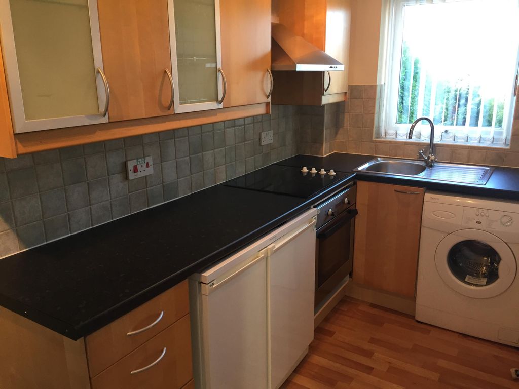 Property photo 2 of 6 Kitchen