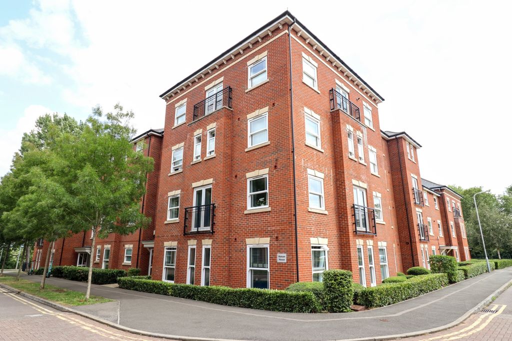 Property photo 1 of 8 55 Watson House Front